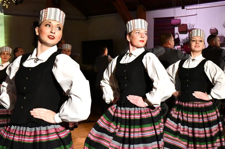 Deju kolektīvi "Virši"
